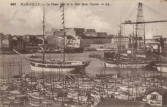 CPA Marseille Le Vieux Port et le Fort Saint Nicolas Bateaux