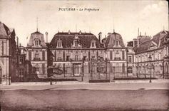 CPA Poitiers La Pefecture 