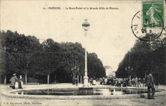 CPA Poitiers Le Rond Point et la Grande Allee de Blossac