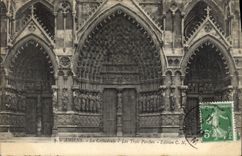 VINTAGE POSTCARD Amiens the Cathedral Three Porches