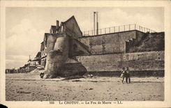 VINTAGE POSTCARD Crotoy the Fire of Tide