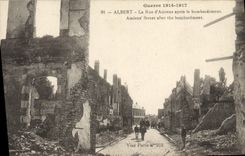 CPA Albert La Rue d'Amiens Apres le Bombardement Militaria