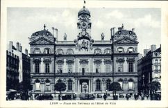 La POSTAL Lyon de la VENDIMIA coloca los estiércoles vegetales y el ayuntamiento