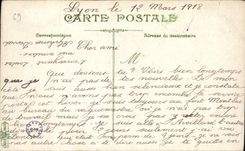 Palomas de Lyon de la POSTAL de la VENDIMIA en el lugar de los estiércoles vegetales