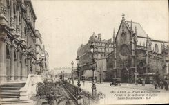 CPA Lyon Place des Cordeliers Peristyle de la Bourse et Eglise Saint Bonaventure 