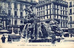 CPA Lyon Fontaine Bartholdi Place des Terreaux
