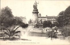 CPA Lyon Place Carnot Monument de la Republique