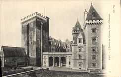 CPA Pau L'Entree du Chateau Cour d'Honneur