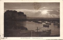 VINTAGE POSTCARD Mourillon First Rays