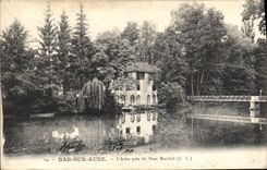 VINTAGE POSTCARD Bar On Paddle the Paddle close to the Marchat Bridge