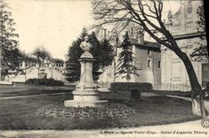 CPA Blois Square Victor Hugo Statue d'Augustin Thierry