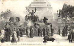 CPA Bordeaux Detail Du Monument Des Girondins