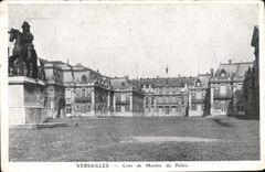 VINTAGE POSTCARD Versailles Court Of Marble Of the Palate