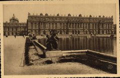 VINTAGE POSTCARD Palate Of Versailles Castle