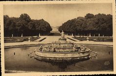 VINTAGE POSTCARD Versailles the basin of Latone green Carpet and the large basin