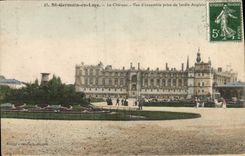 CPA St Germain en Laye le Chateau Vue D'ensemble Prise du jardin anglais