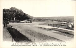 CPA Saint Germain En Laye Le Rond Point des roses et la terrasse construite par lenotre