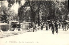 CPA Bordeaux Une Allee du Jardin Public