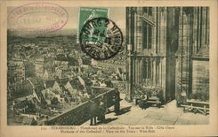 Plataforma de Estrasburgo de la POSTAL de la VENDIMIA de la catedral vista en la ciudad