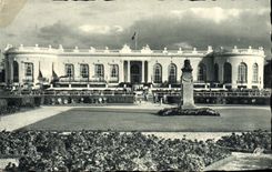 POSTAL Deauville de la VENDIMIA la playa florecida el casino y los jardines