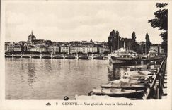 CPA Geneve Vue Generale Vers la Cathedrale Bateaux