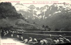 VINTAGE POSTCARD High Valley Of Winder Somport the plate of the house metal corner-piece before the rise of the laces of the collar Sheep