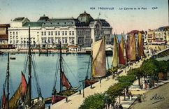 CPA Trouville Le Casino Et Le Port Bateaux