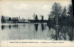 CPA Abbaye de la grande Trappe L'abbaye vue de l'etang de Chaumont
