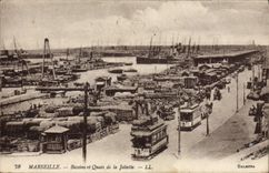 CPA Marseille Bassins Et Quais De La Joliette Bateaux Tramway