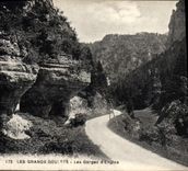 VINTAGE POSTCARD Great Narrow parts the Falls D' Englins