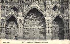 VINTAGE POSTCARD Amiens three Close relations
