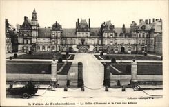 CPA Palais de Fontainebleau La Grille d'Honneur et la Cour des Adieux