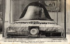 VINTAGE POSTCARD Palais of Fontainebleau Chapeau which Napoleon Carried 1st has its return of the isle of Elba