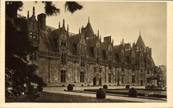CPA Josselin Facade Interieure du Chateau 