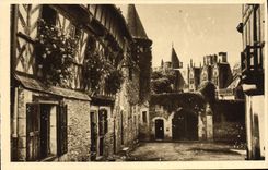CPA Josselin Vieille Maison a l'angle des rues de Trente et du Chateau