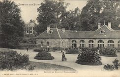 VINTAGE POSTCARD Luxeuil Les Bains Entered of the park and establishment