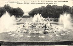VINTAGE POSTCARD Versailles the Castle the Park the Basin of Latone and large water