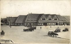 CPA Deauville sur Mer La Gare Automobile Cheval
