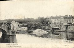CPA Un Pont a Compiegne Militaria 