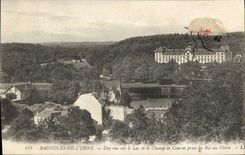 CPA Bagnoles De L'Orne Une vue sur le Lac et le Champ de Courses prise du Roc au Chien