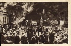 VINTAGE POSTCARD Heavy Patients In front of the Miraculous Cave