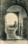 CPA Saint Servan sur Mer La Porte de la Marine Au loin la tour Solidor 