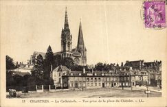 CPA Chartres La Cathedrale Vue prise de la Place du Chatelet