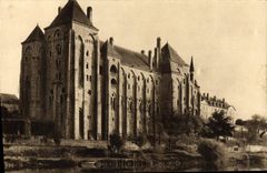 CPA L'Abbaye Saint Pierre de Solesmes Vue du Nord Est 