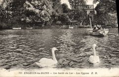 CPA Enghien Les Bains Les Bords Du Lac Les Cygnes Bateau Barque