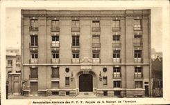 VINTAGE POSTCARD Friendly Association Of the Frontage Of the friendly House De I'