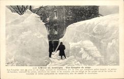 CPA L'Hiver En Montagne Une Congere De Neige