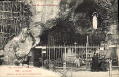 VINTAGE POSTCARD Heavy Interior Of the Miraculous Cave