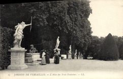CPA Jardins De Versailles L'allee Des Trois Fontaines