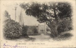 VINTAGE POSTCARD La Rochelle the Gate of Both Moulins
